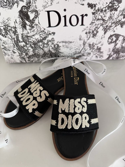 Παντόφλες Miss Dior